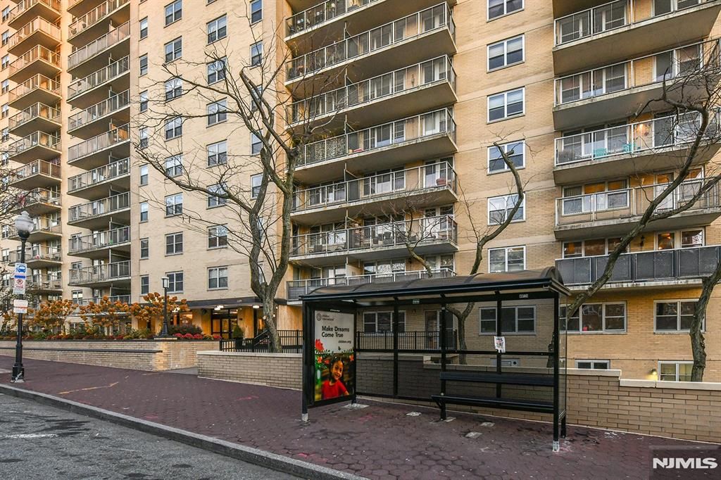 Photo of 6600 Boulevard East #22J, West New York, NJ 07093 (MLS # 25026107)