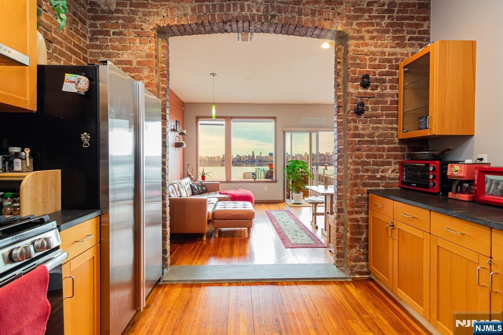 Rental Property at 152 Pine, Cliffside Park, New Jersey - Bedrooms: 3 
Bathrooms: 1 
Rooms: 4  - $3,700 MO.