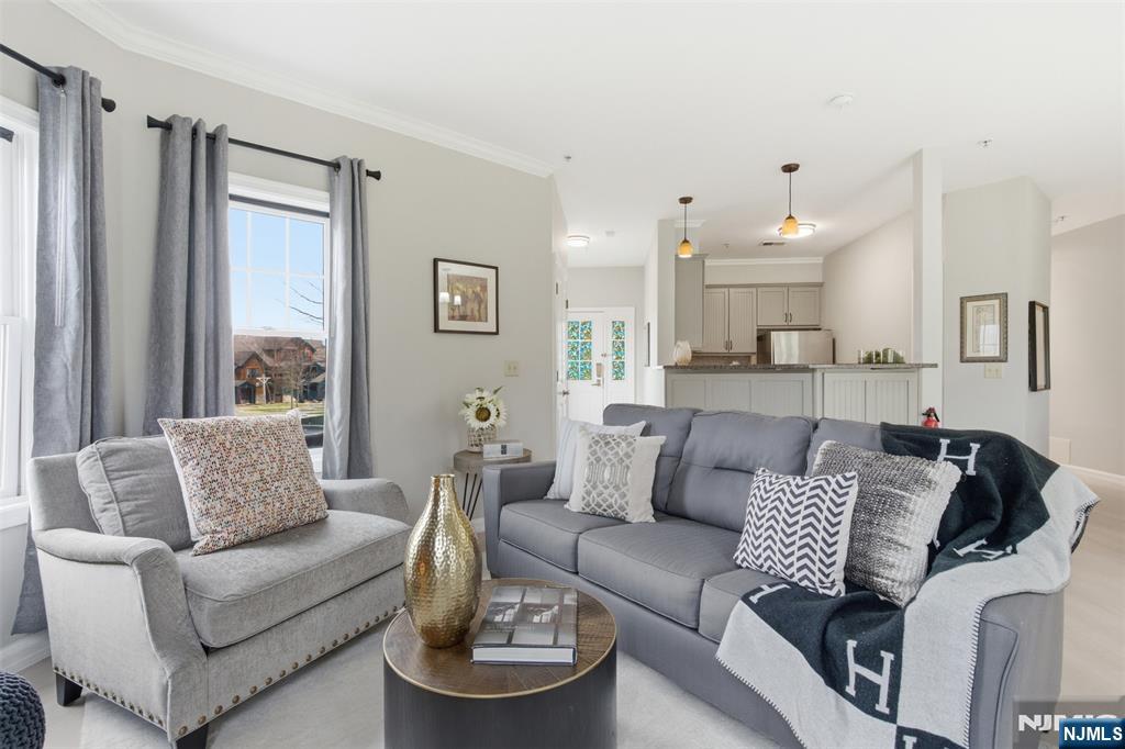 2 Pine Crescent 14