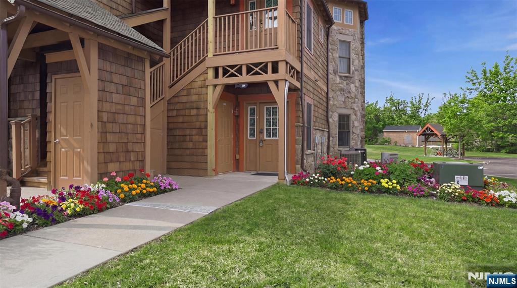2 Pine Crescent 14