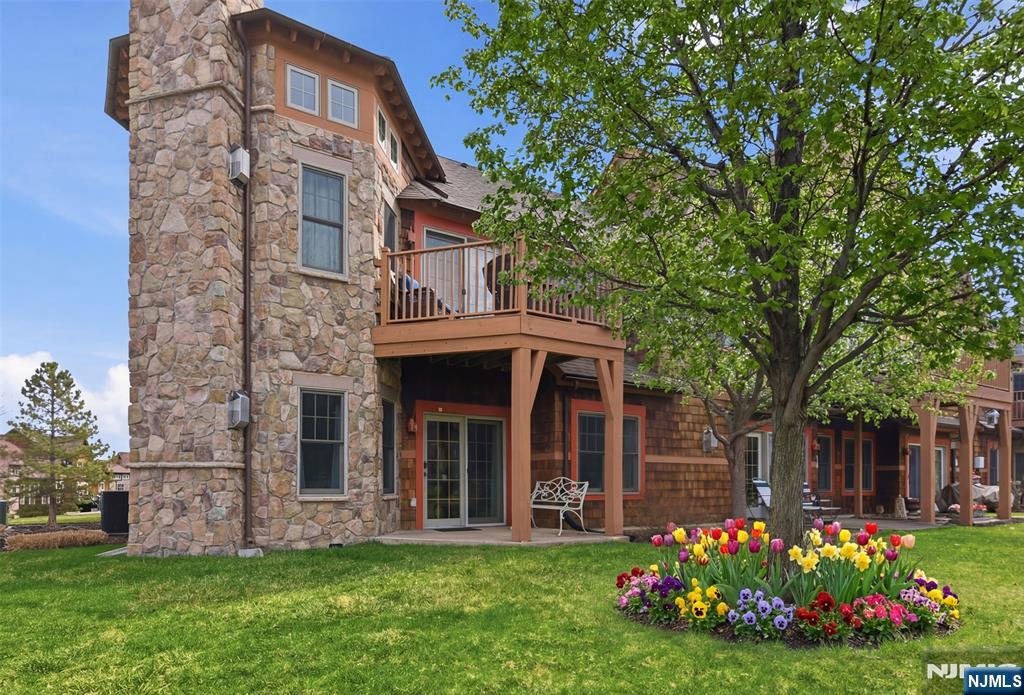 2 Pine Crescent 14