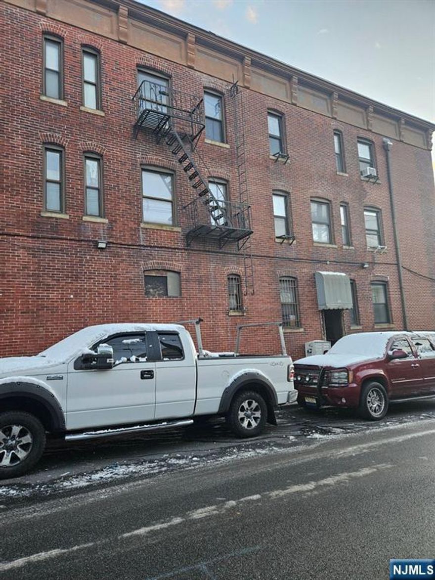 1 bedroom/1 bathroom apartment. No pets. Maximum of 2 people allowed in the unit.