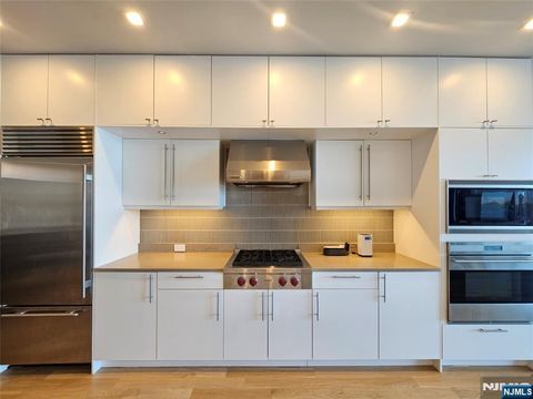 Photo of 9 Somerset Ln #305, Edgewater, NJ 07020 (MLS # 26012332)