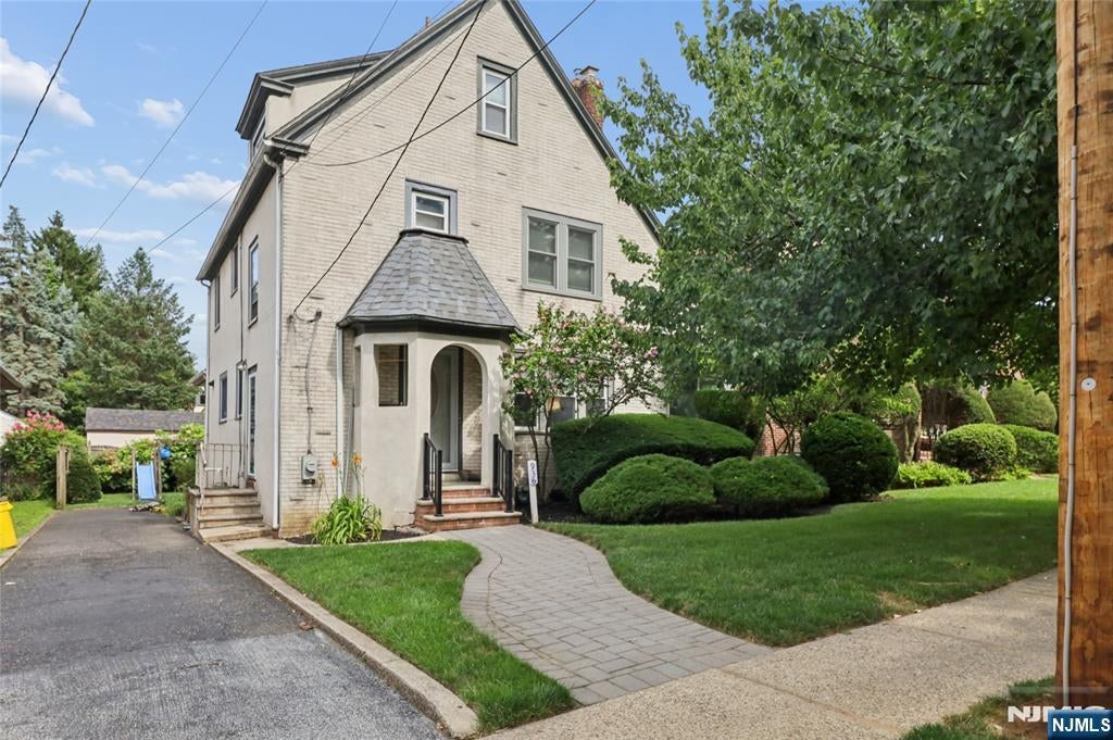 936 Red Road