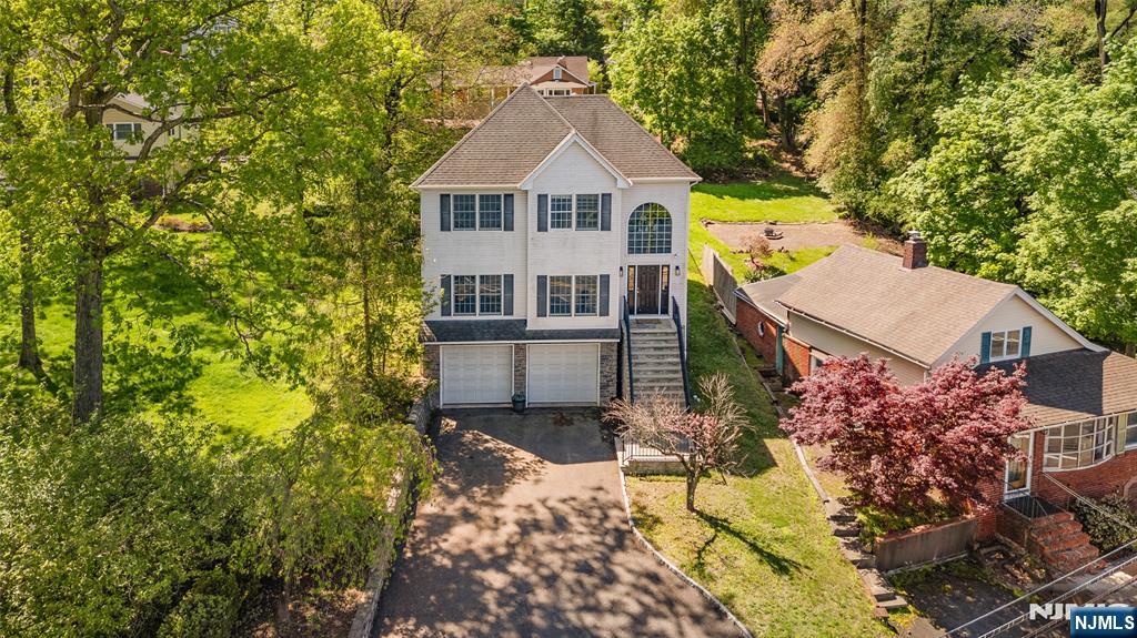 Property for Sale at 91 Mountain Boulevard, Watchung, New Jersey - Bedrooms: 4 
Bathrooms: 4 
Rooms: 8  - $899,000
