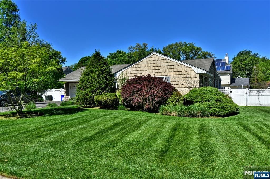 Photo of 31 Susan Avenue, Midland Park, NJ 07432 (MLS # 26013004)