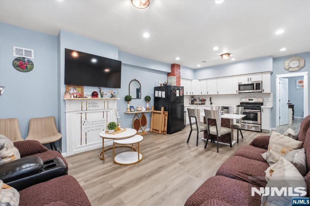 87 17th Street