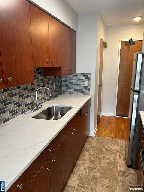 Photo of 148 Undercliff Ave #4, Edgewater, NJ 07020 (MLS # 26037217)