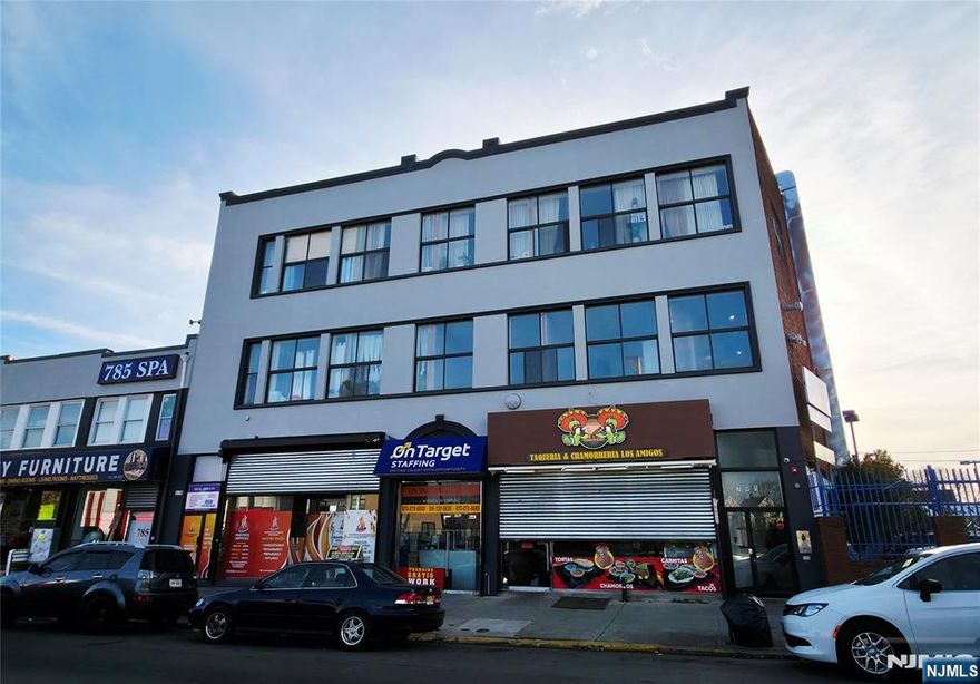 Welcome home to this large sized 1 bedroom apartment in a great part of town. This east facing gem boasts natural lighting, tall ceilings and gorgeous finishes throughout. The open concept kitchen is equipped with top-of-the-line appliances, ample counter space, and plenty of storage. The apt also features a full custom bathroom as well. It is ideally located near all shops, restaurants, and transportation. This is what you've been looking for, call for a private tour today!