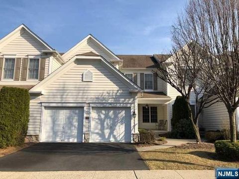 Photo of 47 Mulberry Ct, Paramus, NJ 07652 (MLS # 26019608)