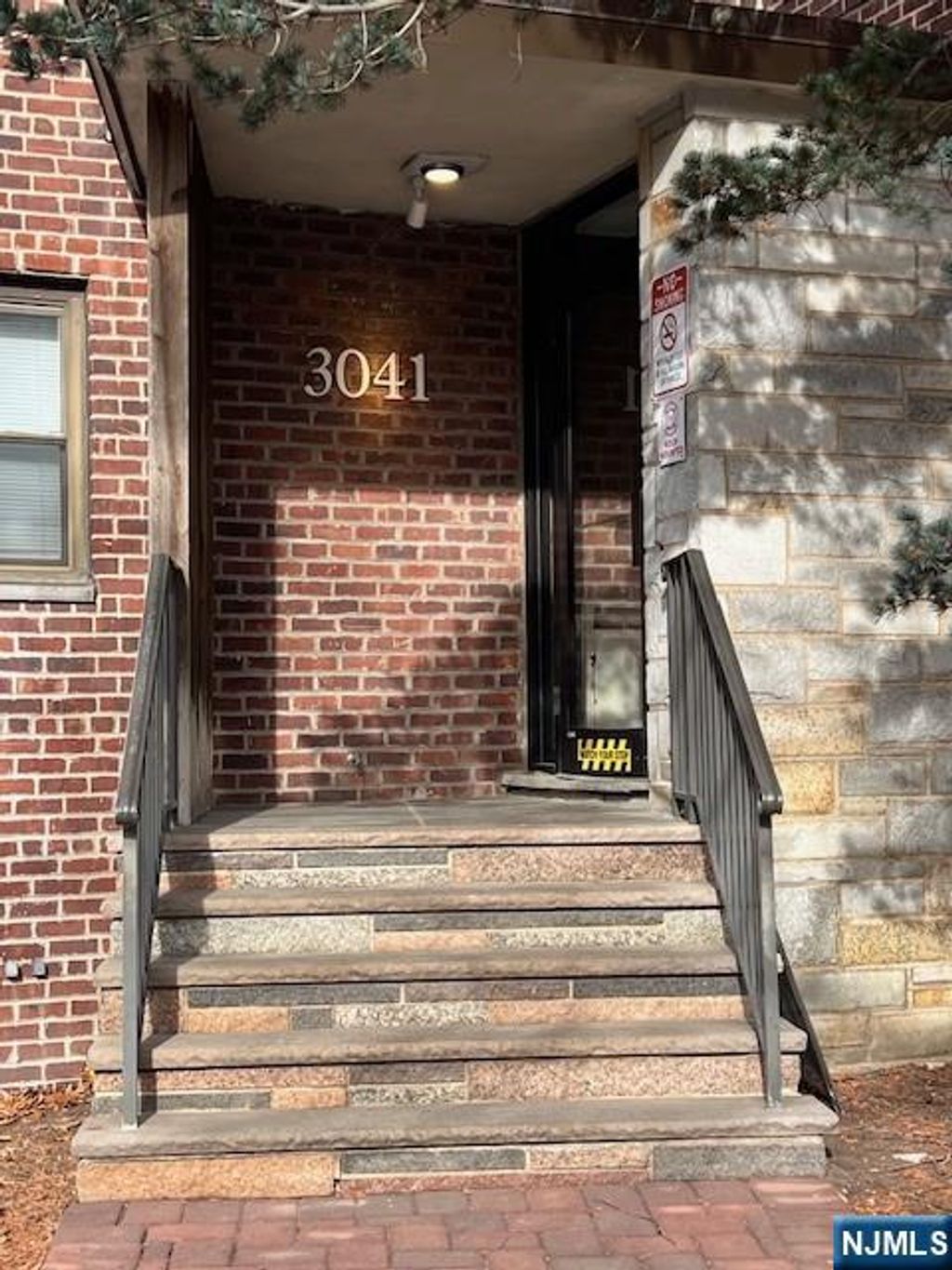 Photo of 3041 Edwin Avenue #4A, Fort Lee, NJ 07024 (MLS # 26003000)