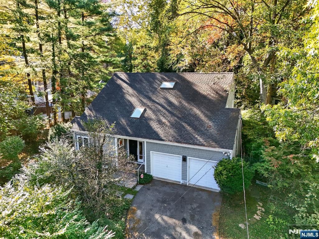 Photo of 180 Glenwood Road, Englewood, NJ 07631 (MLS # 25037420)