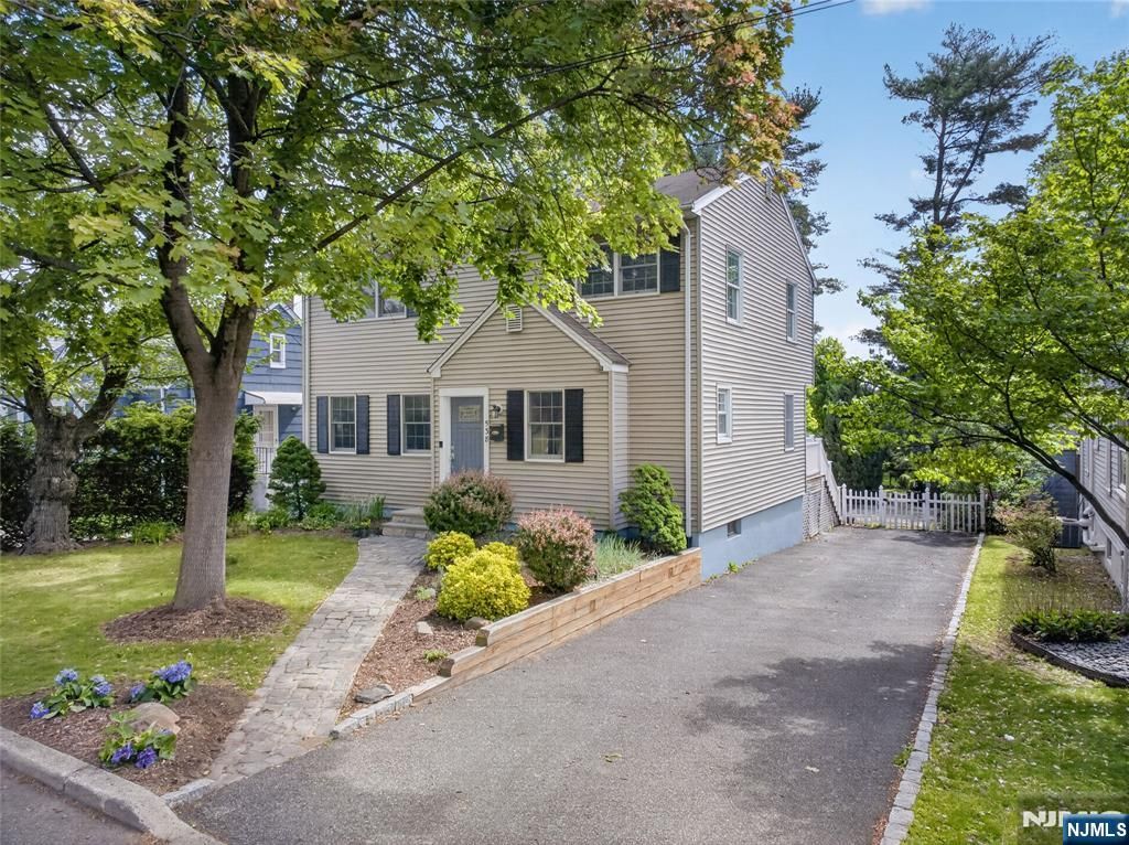 Photo of 538 Coolidge Place, Paramus, NJ 07652 (MLS # 26018398)