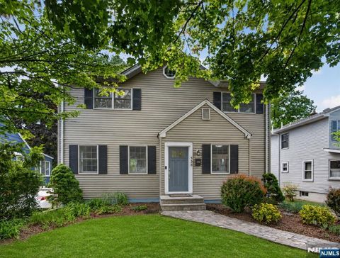 538 Coolidge Place Paramus NJ 07652