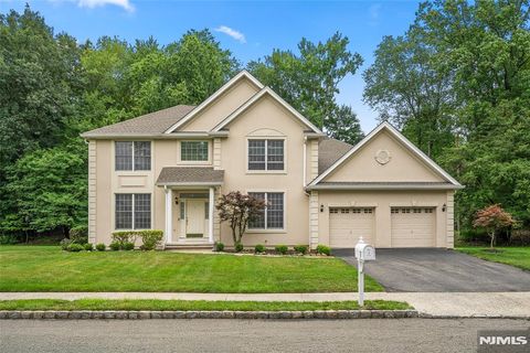 Photo of 7 Woods Edge RD, Old Tappan, NJ 07675 (MLS # 26025778)