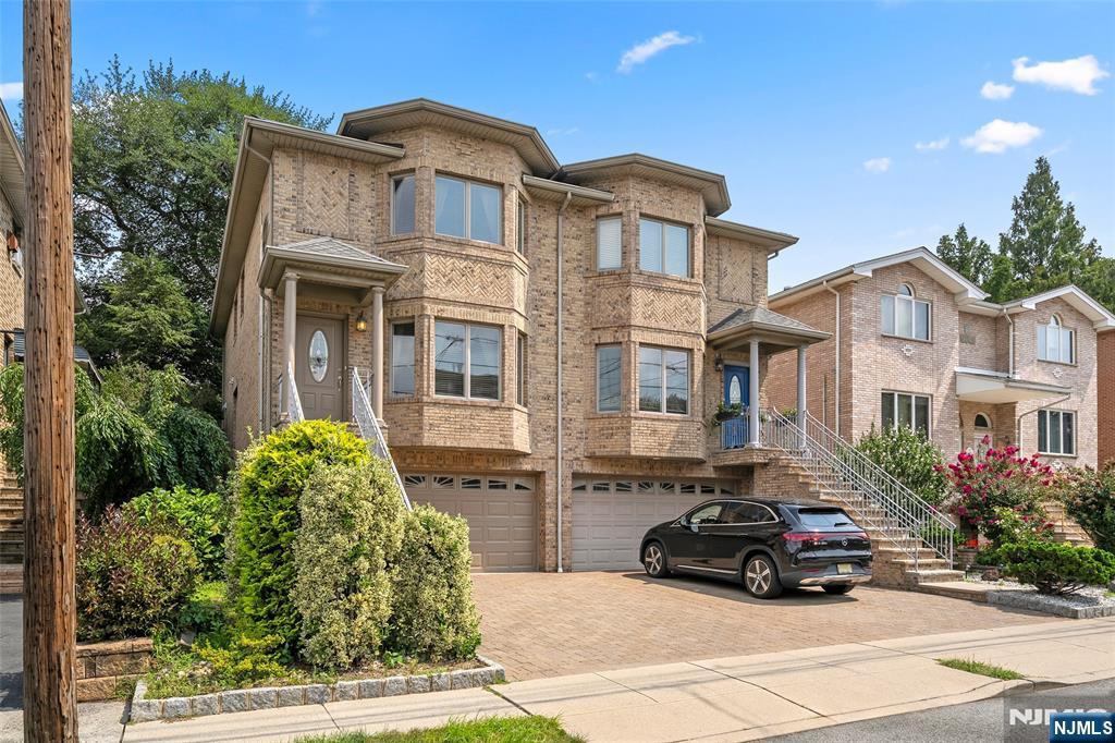 233 Knox Avenue C0001
