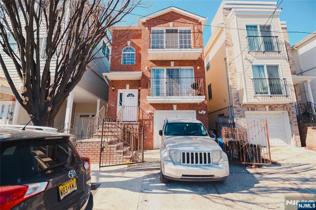 163 Camden Street, Newark, New Jersey - 6 Bedrooms  
4 Bathrooms  
12 Rooms - 