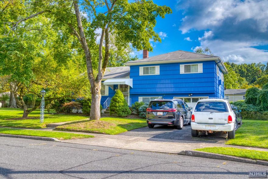 WELL MAINTAINED HOME NESTLED ON A 1/3 OF AN ACRE...QUIET AND PRIVATE STREET...HARDWOOD FLOORS UNDER THE CARPETS...FAMILY ROOM ON GROUND LEVEL THAT LEADS TO A LARGE BEAUTIFUL BACKYARD AND A PATIO...HIGHLY RATED SCHOOLS AND SHOPPING CENTER...15 MINUTES TO G W BRIDGE...SAME OWNER SINCE 1961