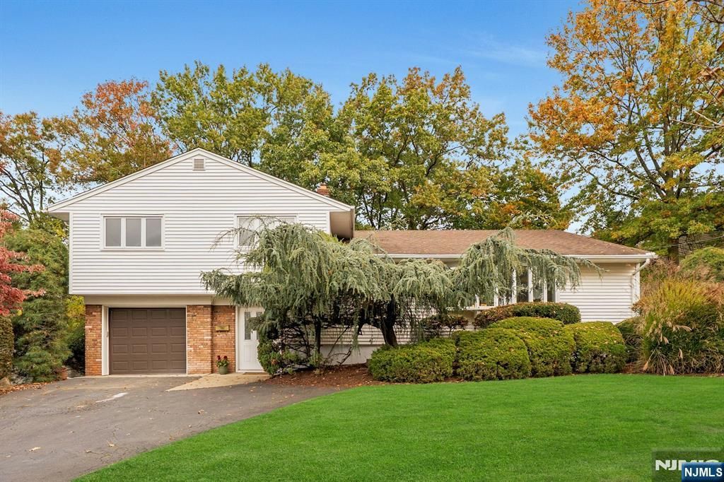 Photo of 45 Longview Court, Paramus, NJ 07652 (MLS # 25038145)