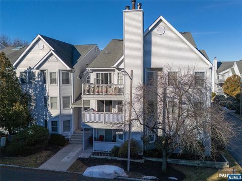 Photo of 101 Quartz Lane, Paterson, NJ 07501 (MLS # 26001103)