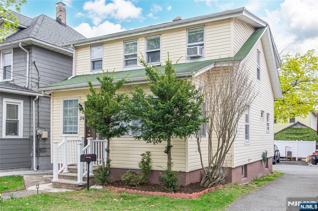 Property for Sale at 39 Ward Street, Clifton, New Jersey - Bedrooms: 3 
Bathrooms: 1 
Rooms: 6  - $495,000