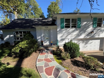 6 Stanford Court West Orange NJ 07052