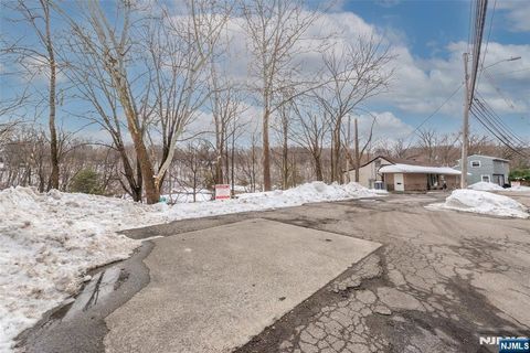 Photo of 219 Hamburg Turnpike, Bloomingdale, NJ 07403 (MLS # 26006629)