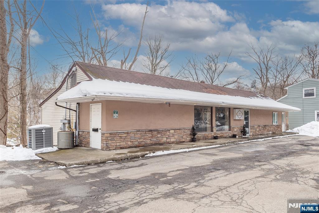 219 Hamburg Turnpike