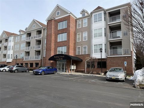 281 Cory Lane Elmwood Park NJ 07407