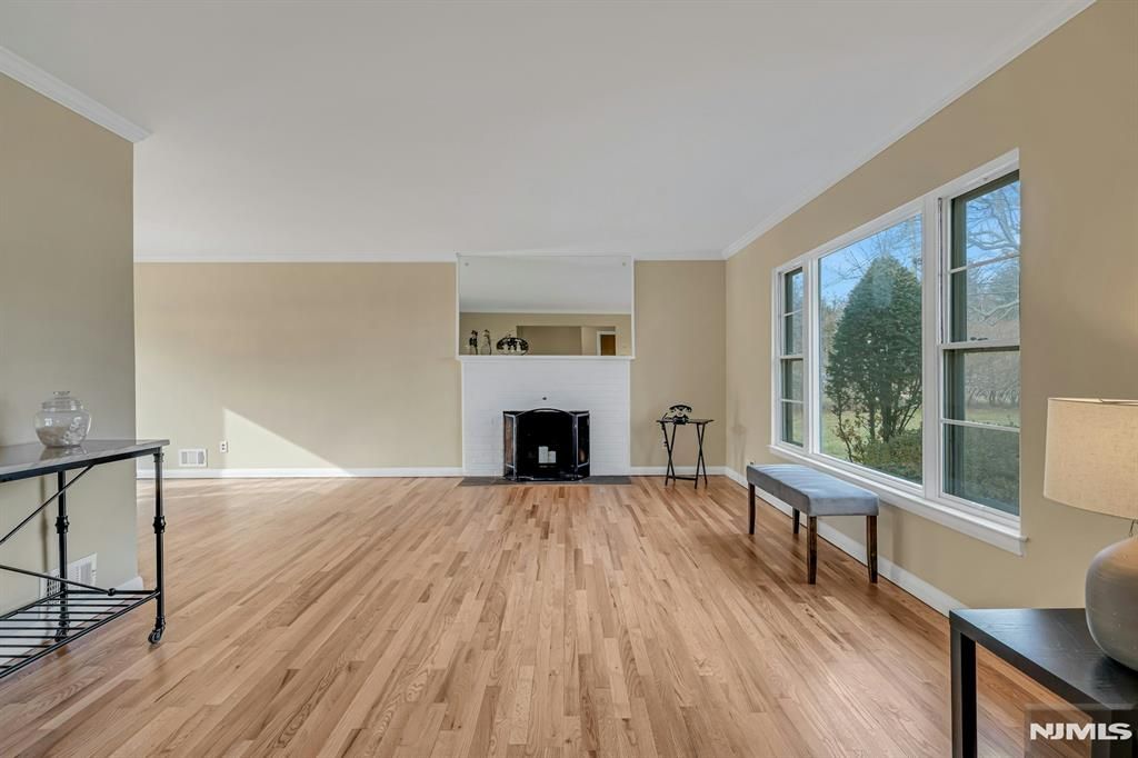 Photo of 6 Earnshaw Place, Clifton, NJ 07013 (MLS # 25042733)