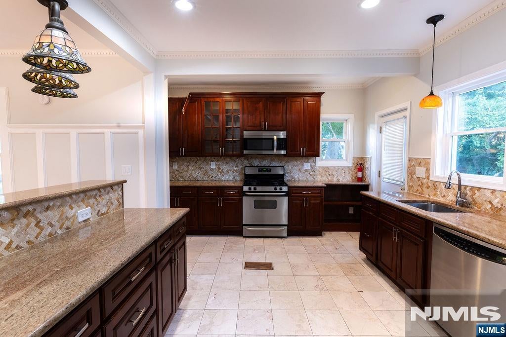 3 Hillside Avenue
