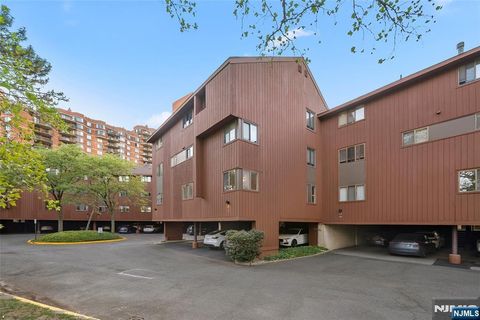 611 Sanderling Court Secaucus NJ 07094