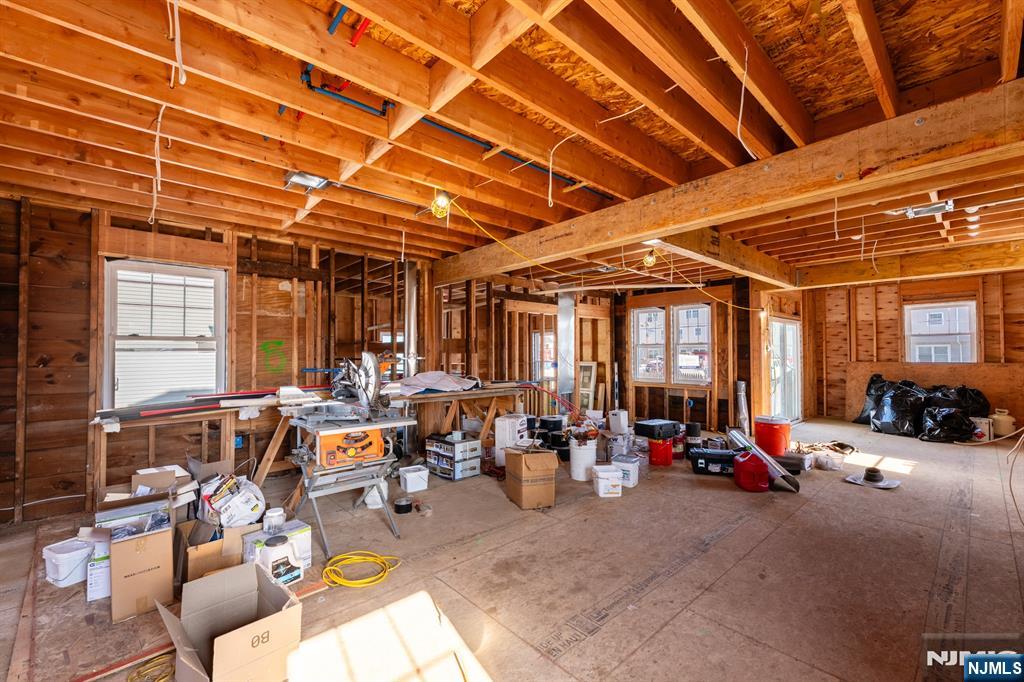 1123 Thompson Avenue