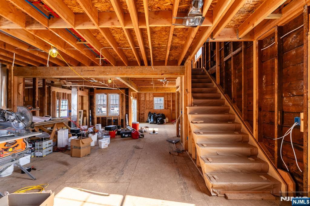 1123 Thompson Avenue