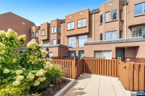 309 Hancock Court M309 Edgewater NJ 07020