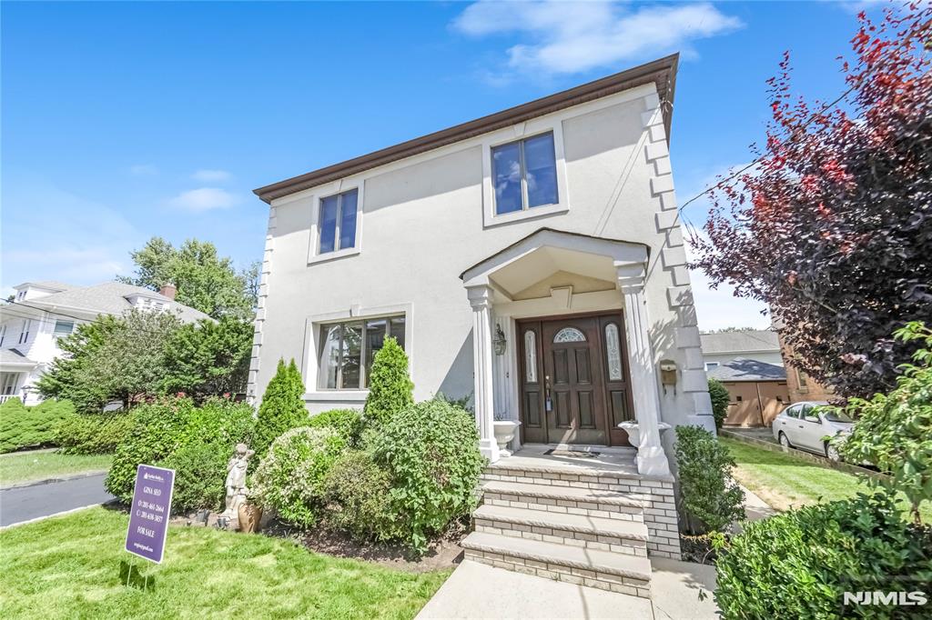 1098 Edgewood Lane