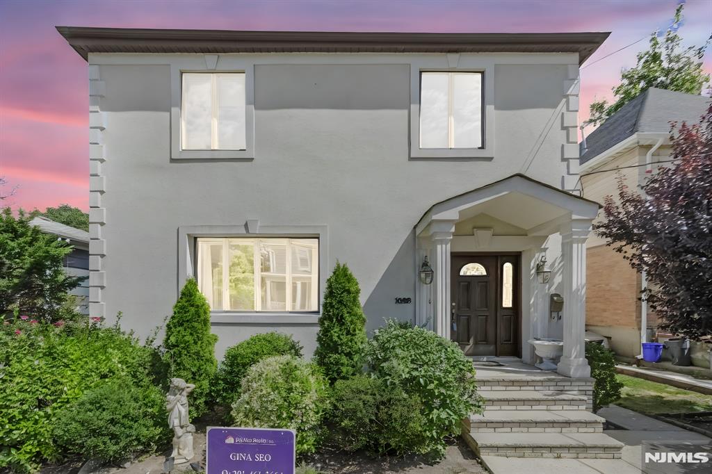 1098 Edgewood Lane