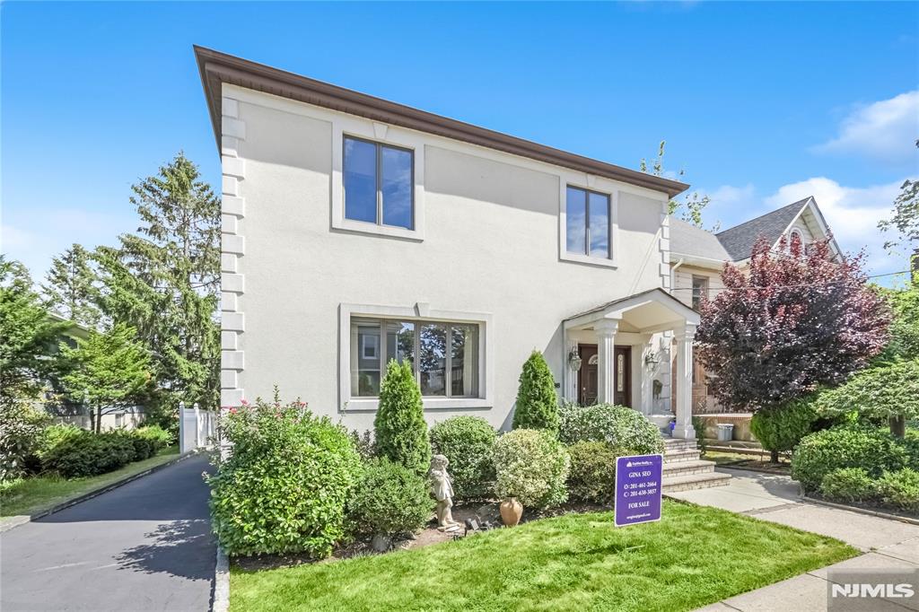 1098 Edgewood Lane