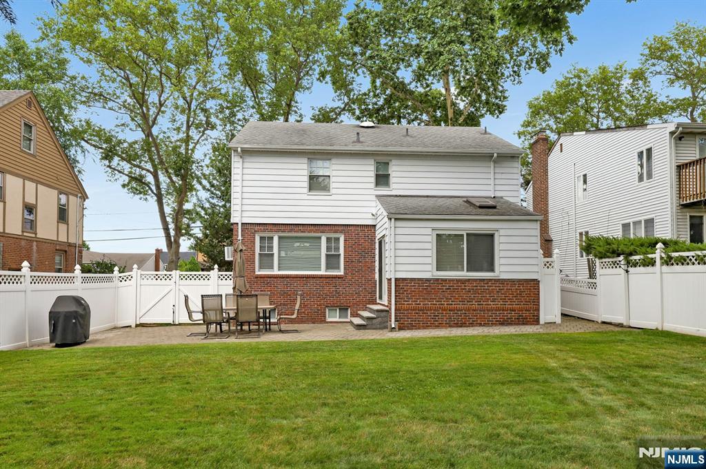 Hasbrouck Heights, New Jersey 07604, United States, 3 Bedrooms Bedrooms, ,2 BathroomsBathrooms,Residential,Active,166456