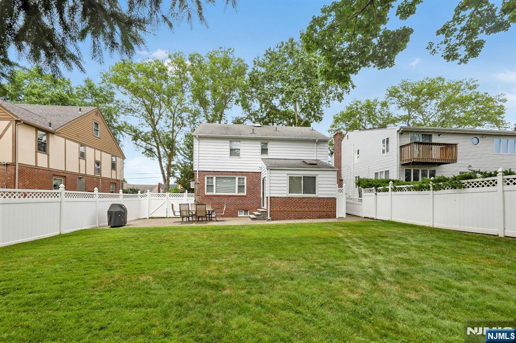 Hasbrouck Heights, New Jersey 07604, United States, 3 Bedrooms Bedrooms, ,2 BathroomsBathrooms,Residential,Active,166456