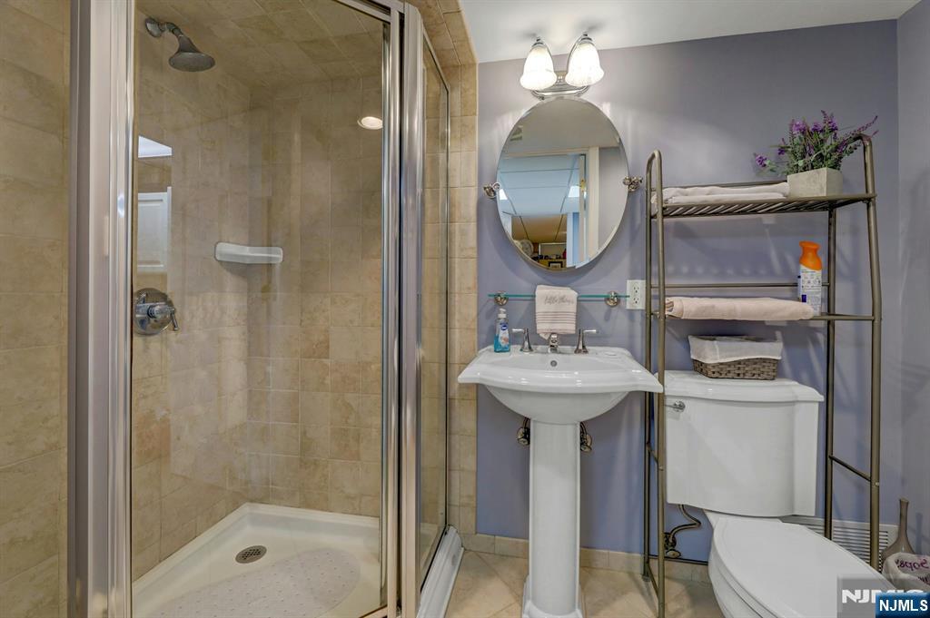 Hasbrouck Heights, New Jersey 07604, United States, 3 Bedrooms Bedrooms, ,2 BathroomsBathrooms,Residential,Active,166456