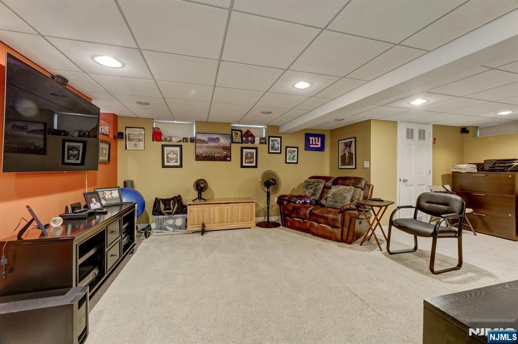 Hasbrouck Heights, New Jersey 07604, United States, 3 Bedrooms Bedrooms, ,2 BathroomsBathrooms,Residential,Active,166456