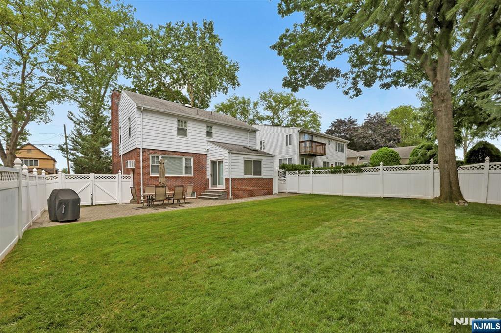 Hasbrouck Heights, New Jersey 07604, United States, 3 Bedrooms Bedrooms, ,2 BathroomsBathrooms,Residential,Active,166456