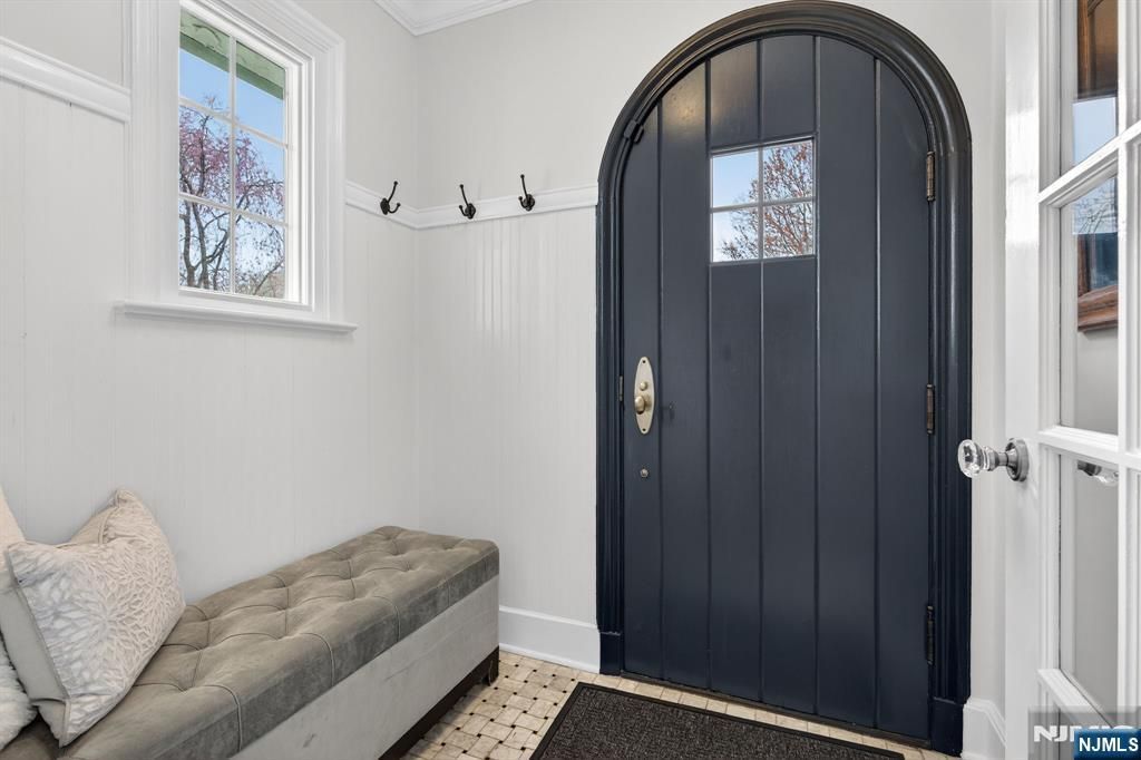 Photo of 20 Parkview Drive, Millburn, NJ 07041 (MLS # 26011424)