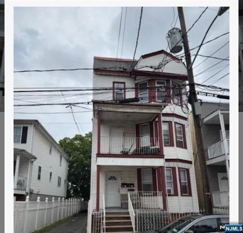 Photo of 420 Jelliff Ave, Newark, NJ 07112 (MLS # 26001538)