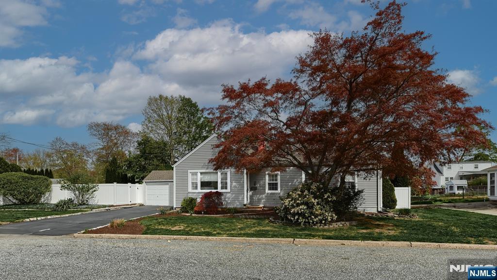 Property for Sale at 48 Catherine Street, Bloomingdale, New Jersey - Bedrooms: 2 
Bathrooms: 2 
Rooms: 6  - $500,000