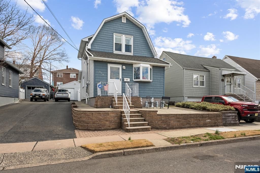 Photo of 520 Prospect Place, Lyndhurst, NJ 07071 (MLS # 26016935)