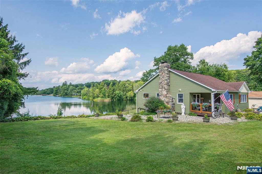 48 Lakeside Avenue