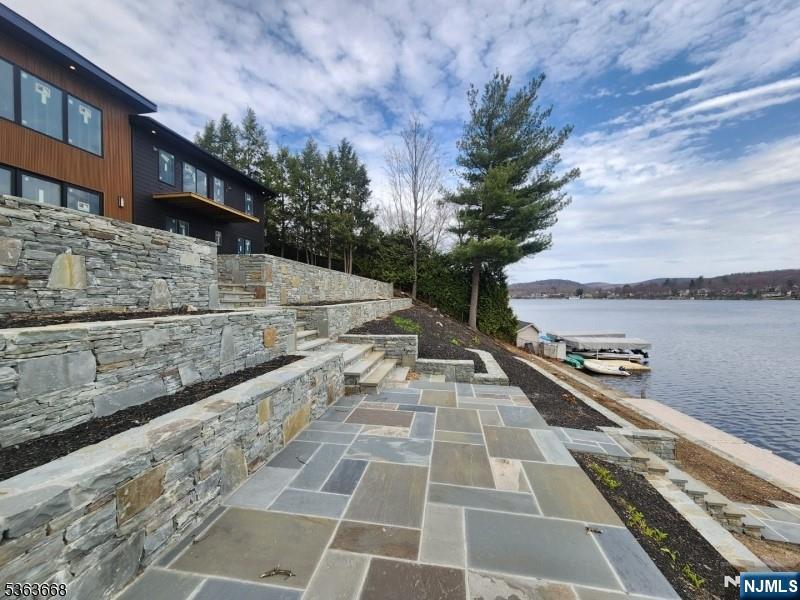 12 Rocky Point Road