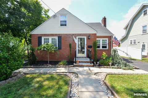 Photo of 65 E Linden Avenue, Dumont, NJ 07628 (MLS # 26022929)